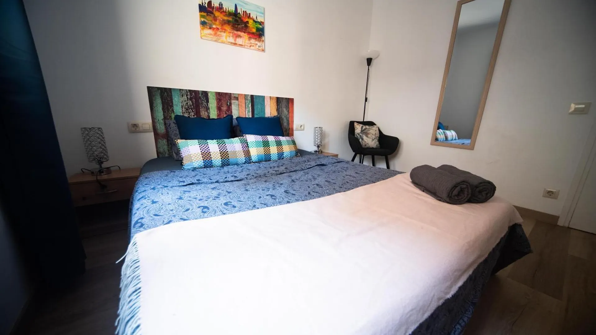 By Barcelona Port Rooms 0*,