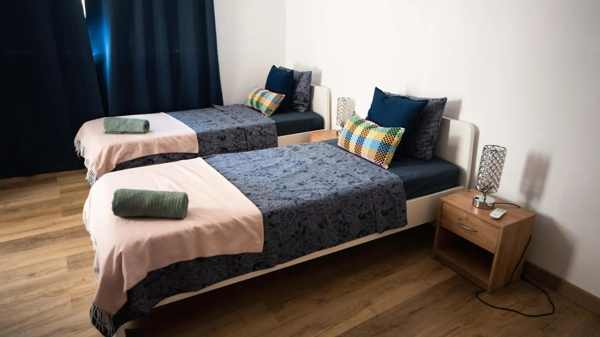 By Barcelona Port Rooms Hostal