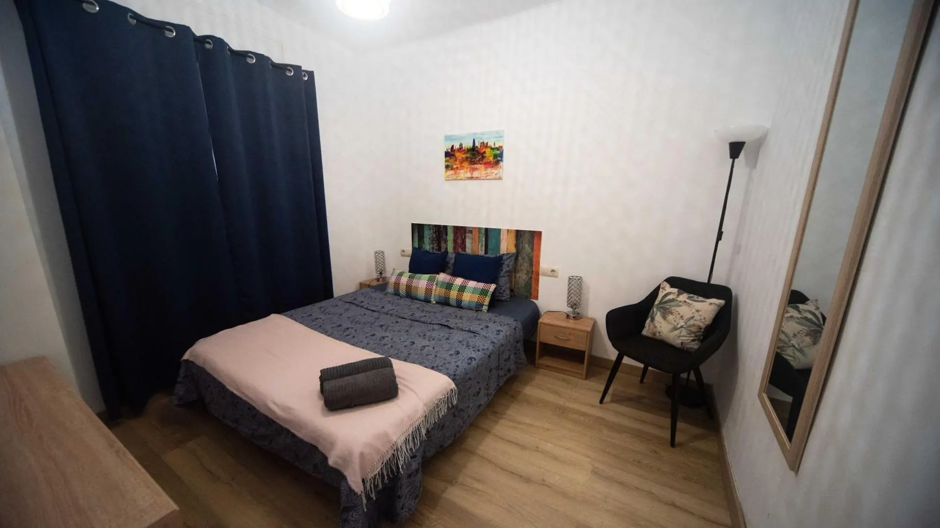 By Barcelona Port Rooms Hostal