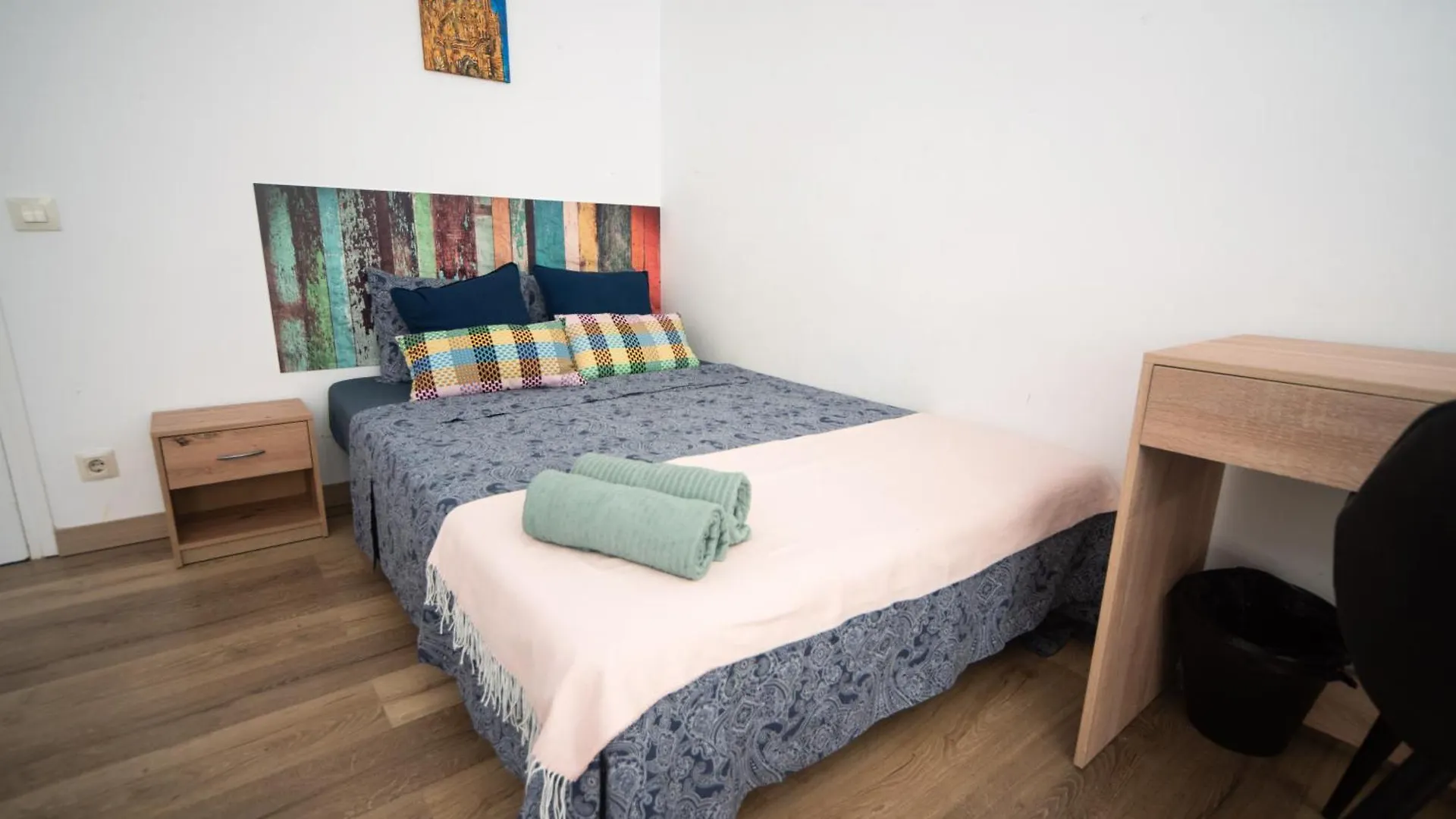By Barcelona Port Rooms Hostal